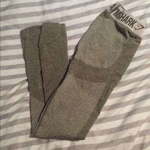 Gym shark leggings